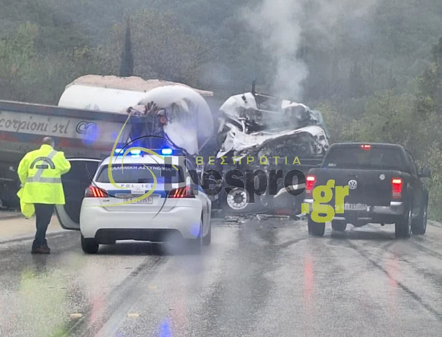 Ηγουμενίτσα: Σοκ από σύγκρουση δύο φορτηγών (Φωτο)