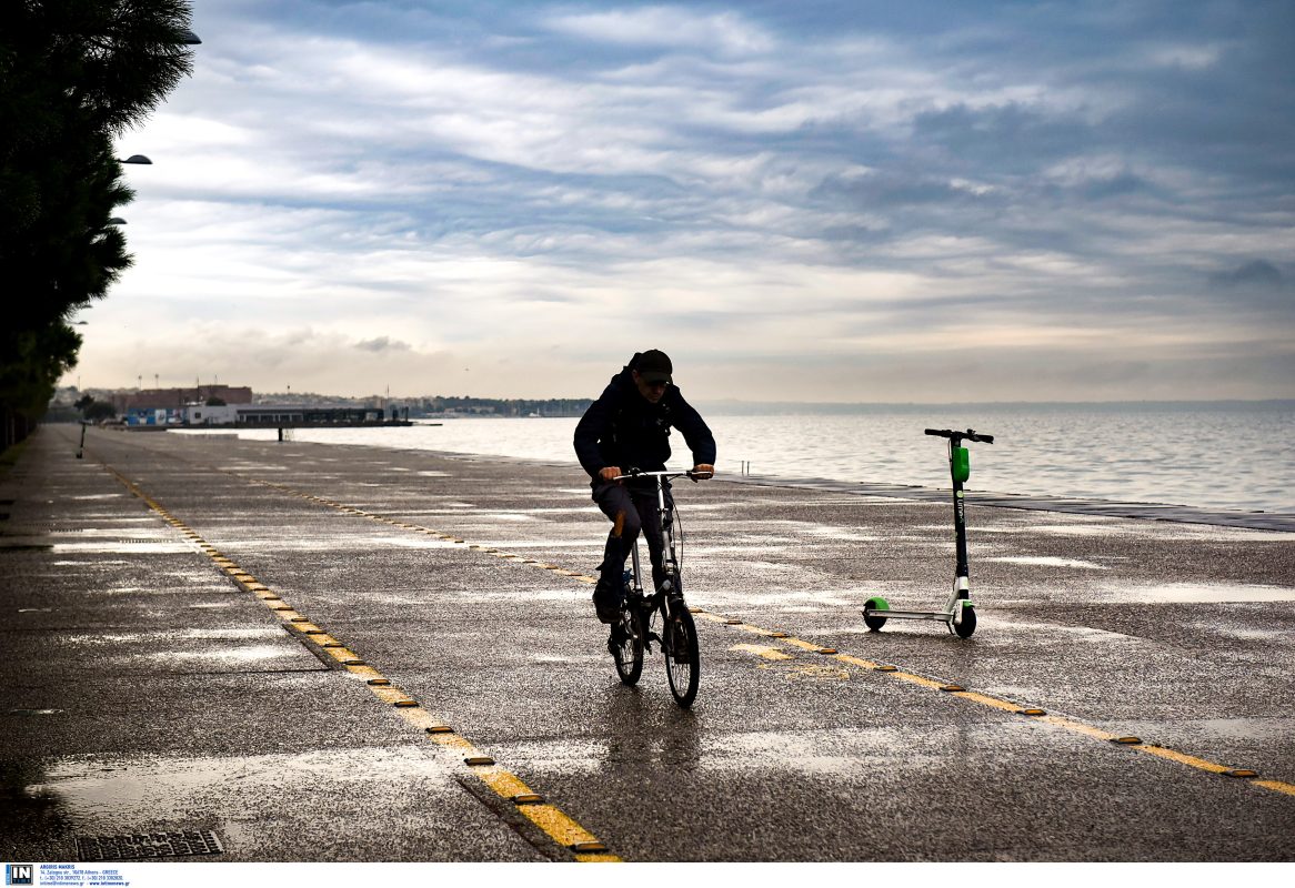 Καιρός: Μικρή πτώση της θερμοκρασίας – Πού θα βρέξει