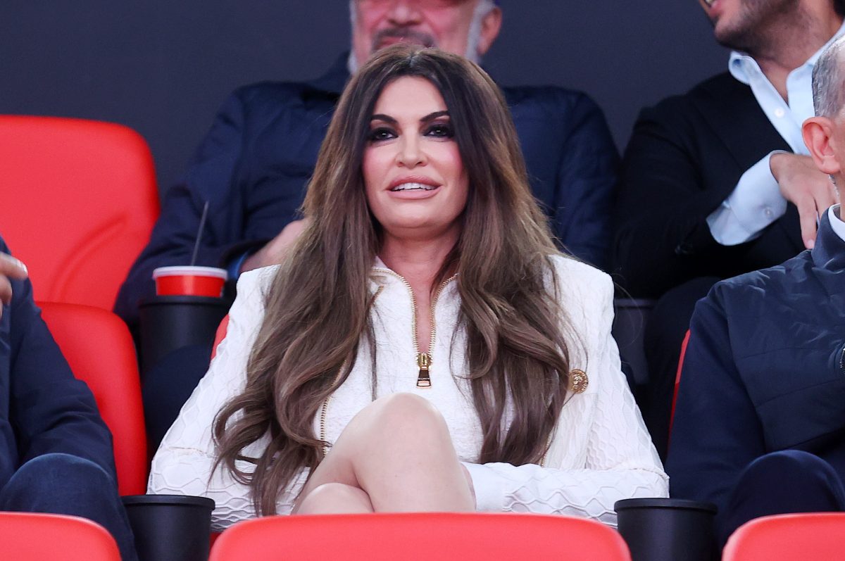 Κίμπερλι Γκιλφόιλ: Στο ΣΕΦ για να παρακολουθήσει τον αγώνα του Ολυμπιακού με τη Ζαλγκίρις – ΕΙΚΟΝΕΣ