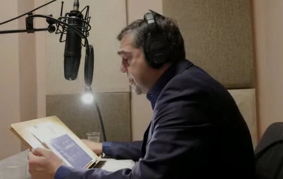 «Οι μηχανές δουλεύουν στο φουλ» – Το βίντεο που ανέβασε ο Αλέξης Τσίπρας από την εκτύπωση του βιβλίου του