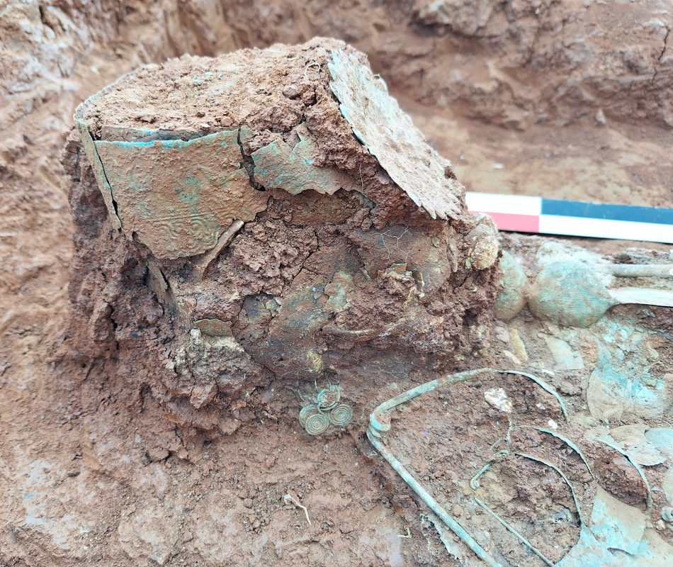 ΥΠΠΟ: Εντυπωσιακές ταφές των αρχαϊκών χρόνων στην Φθιώτιδα – Η αρχόντισσα με το ανεστραμμένο διάδημα