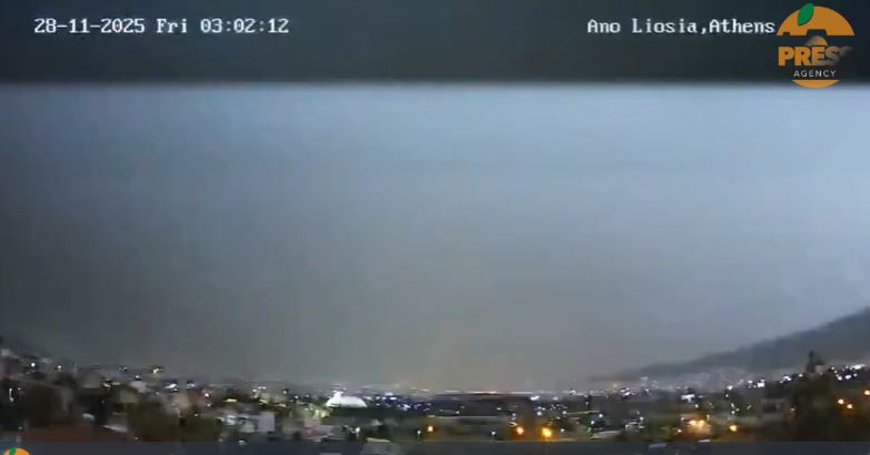Κακοκαιρία «Adel»: Κεραυνός φωτίζει τον Αττικό ουρανό – ΒΙΝΤΕΟ