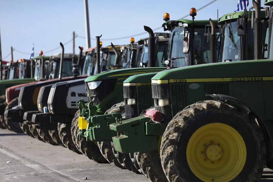 Αγρότες: Σήμερα αποφασίζουν για διάλογο ή κλιμάκωση κινητοποιήσεων – Το μήνυμα Τσιάρα