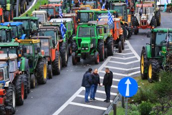 Αγροτικά μπλόκα: Συνεχίζονται οι κινητοποιήσεις - Την Πέμπτη η σύσκεψη για τις επόμενες κινήσεις