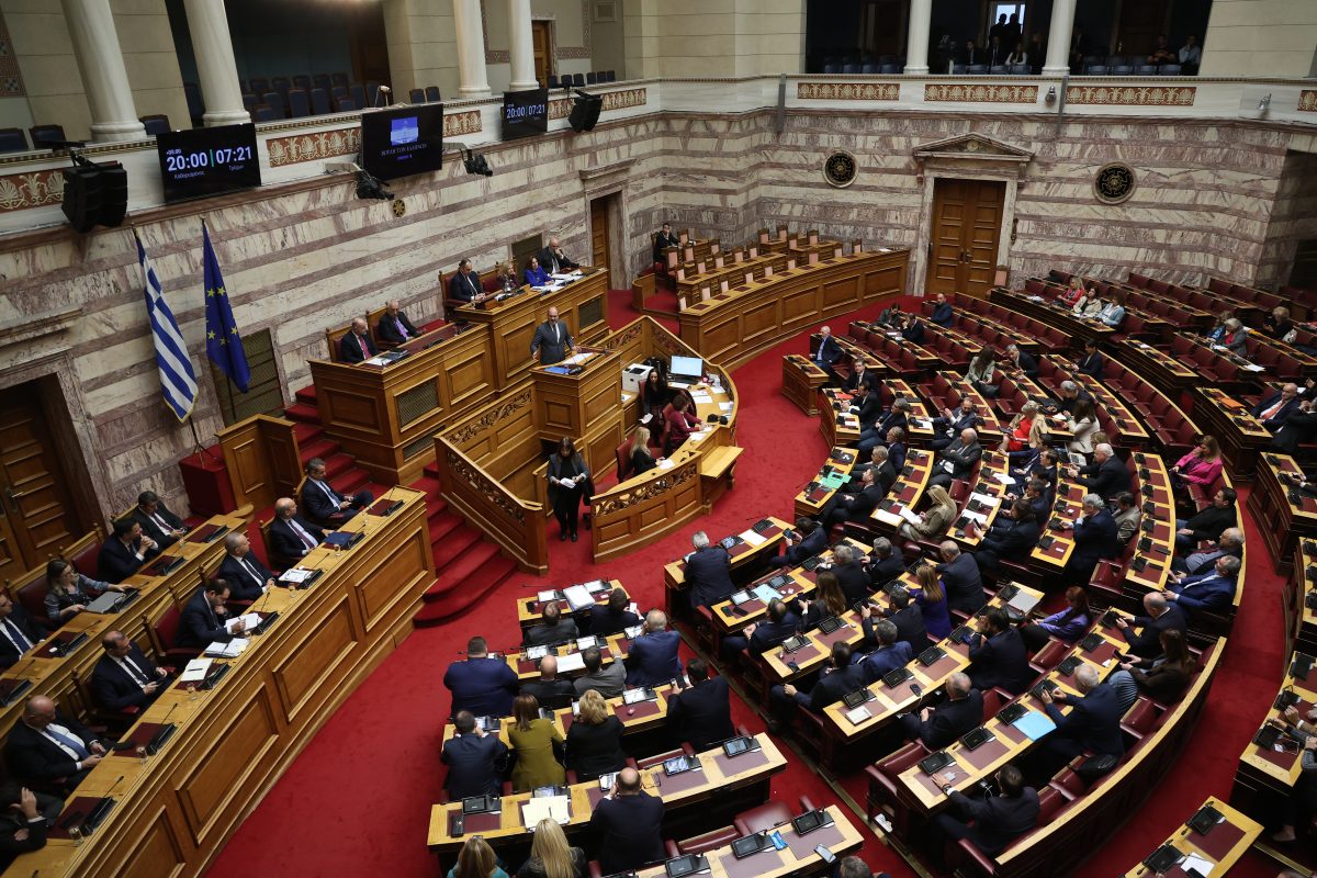 Βουλή: Αντιδράσεις της αντιπολίτευσης στην πρόσκληση για διάλογο του πρωθυπουργού στους αγρότες