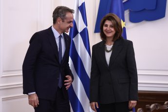 Τετ α τετ του Μητσοτάκη με την προσωπική απεσταλμένη του Γενικού Γραμματέα των Ηνωμένων Εθνών για την Κύπρο