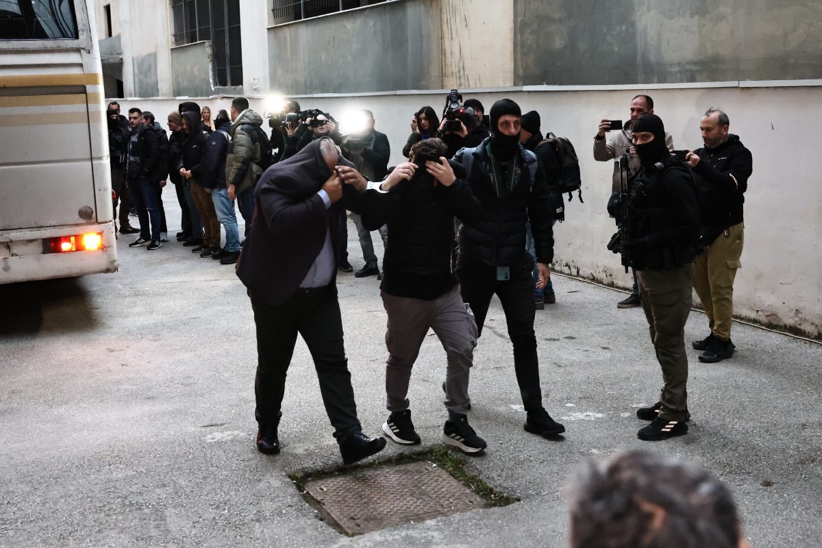 ΟΠΕΚΕΠΕ: Προθεσμία να απολογηθούν από την Τρίτη έως την Πέμπτη έλαβαν οι 16 συλληφθέντες