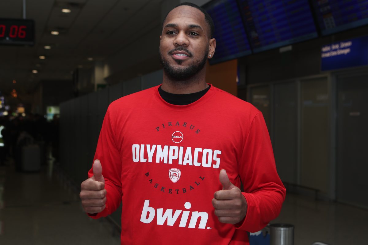 Ήρθε για τον Ολυμπιακό ο Μόντε Μόρις: «Θα δώσω ό,τι έχω»