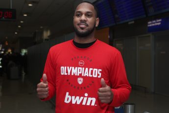 Ήρθε για τον Ολυμπιακό ο Μόντε Μόρις: «Θα δώσω ό,τι έχω»