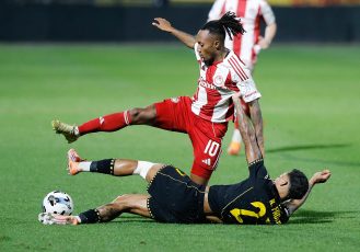 Super League: «Φρένο» του Άρη στον Ολυμπιακό (0-0)