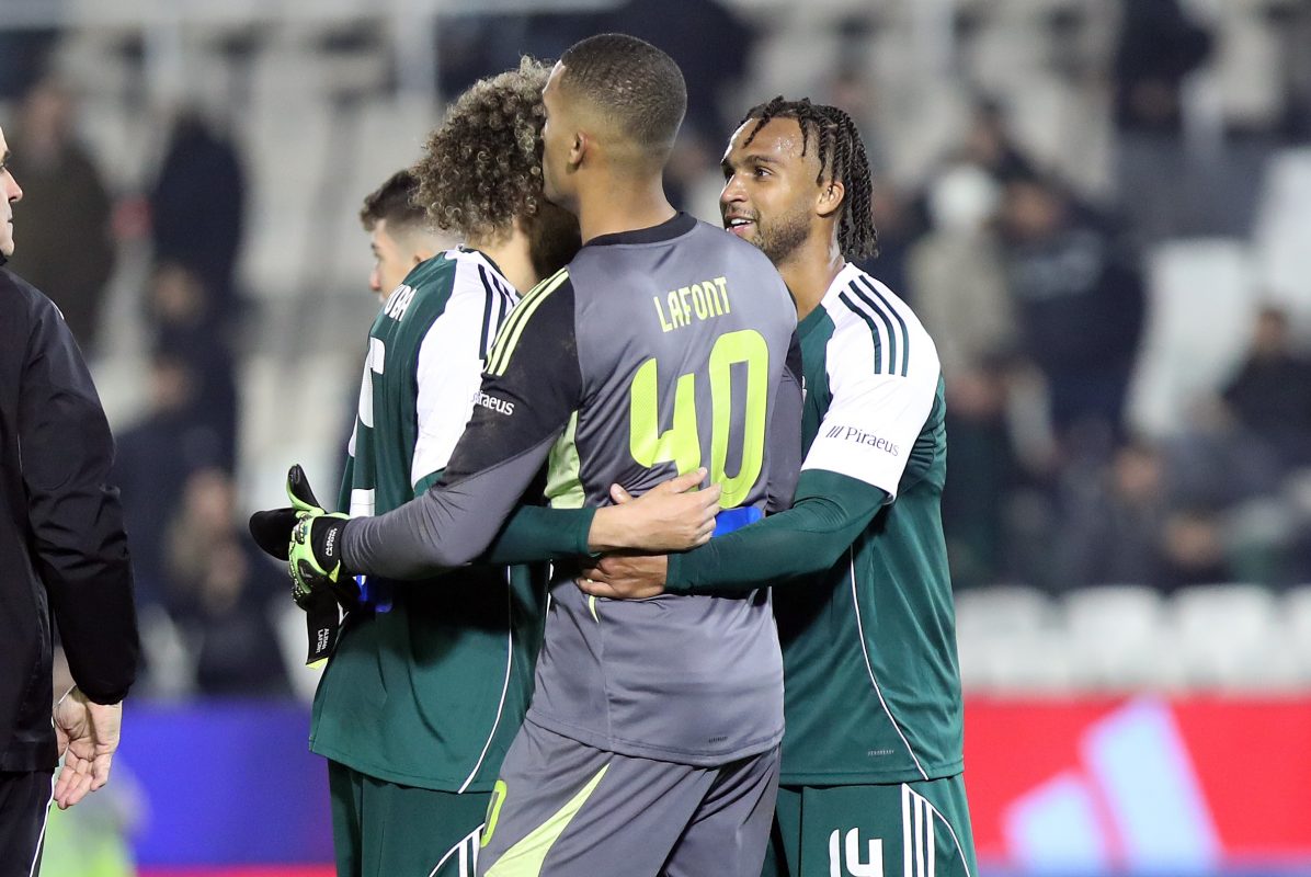 Super League: Με «σφραγίδα» Ντέσερς και «σωτήρα» Λαφόν ο Παναθηναϊκός κέρδισε 2-1 τον Βόλο