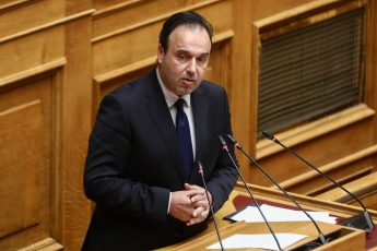 Παπαστεργίου: Η κυβέρνηση δεν στέλνει τον λογαριασμό στις επόμενες γενιές, δημιουργεί για αυτές μία χώρα που αξίζει να ζεις