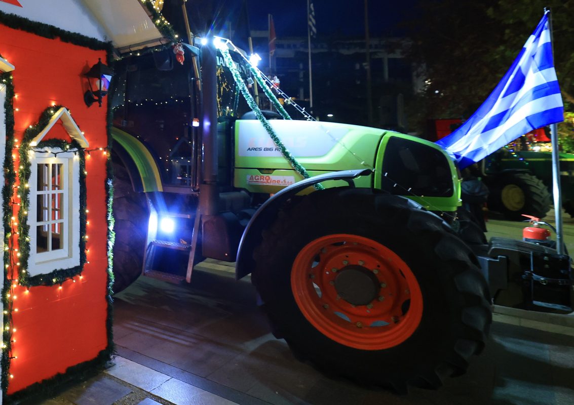 Γιορτές στα μπλόκα: Συνεχίζουν τις κινητοποιήσεις οι αγρότες, κλείνουν παρακαμπτήριους, ανοίγουν διόδια