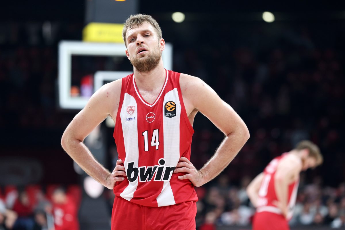 Euroleague: «Ερυθρόλευκη» καθίζηση στο 4ο δεκάλεπτο – Ο Ολυμπιακός γνώρισε την ήττα μέσα στο ΣΕΦ (92-99 από την Βαλένθια)