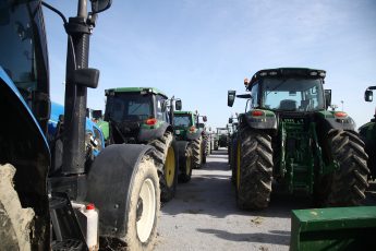 Η απάντηση της κυβέρνησης στα αιτήματα των αγροτών: Τα 20 από τα 27 έχουν ικανοποιηθεί ή δρομολογούνται