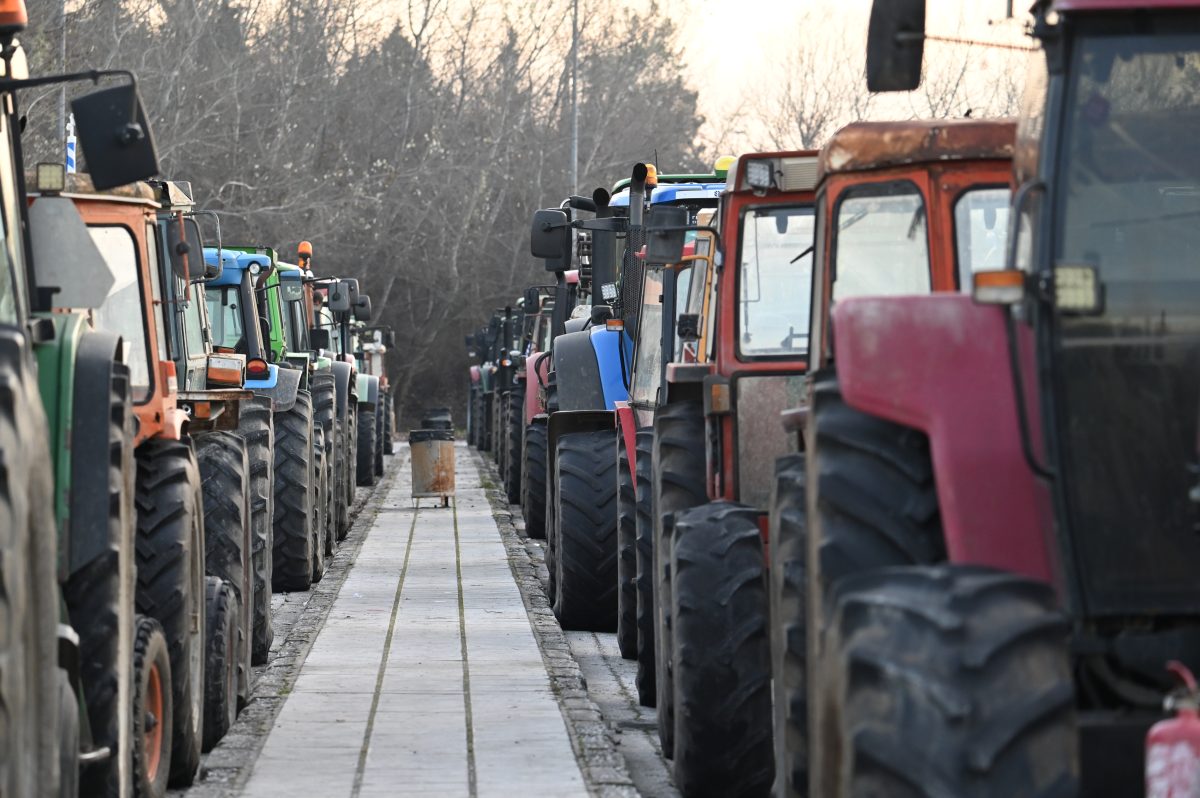 Κλιμακώνονται οι αγροτικές κινητοποιήσεις: Χριστούγεννα στα μπλόκα