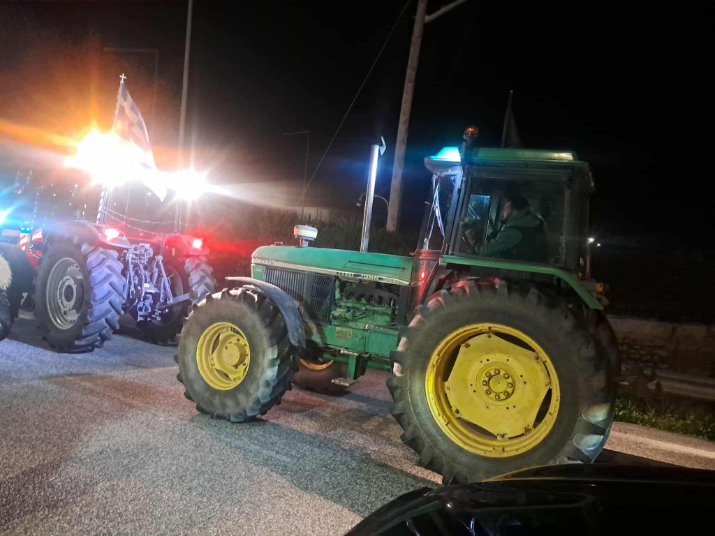 Οι αγρότες έκλεισαν την παρακαμπτήρια της Ιόνιας Οδού στη θέση Χαλίκι