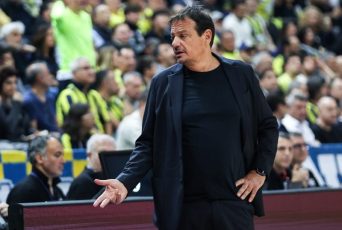 Η ομιλία του Αταμάν στα αποδυτήρια μετά το διπλό στη Φενέρ - BINTEO