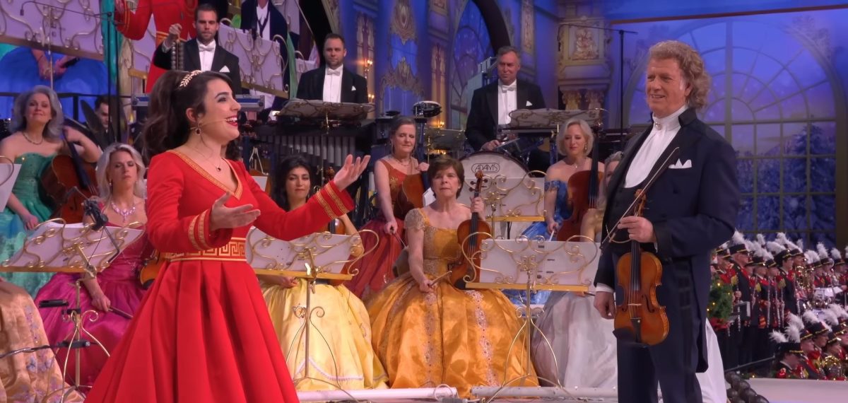 Ολλανδία: Τα ελληνικά κάλαντα των Χριστουγέννων έπαιξε η διάσημη ορχήστρα Γιόχαν Στράους – ΒΙΝΤΕΟ