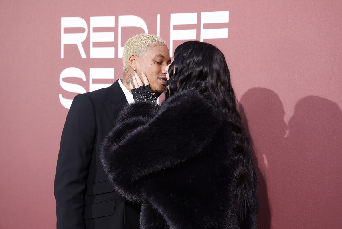 Η Cher απαντά στις φήμες ότι παντρεύεται τον 39χρονο Alexander ‘AE’ Edwards