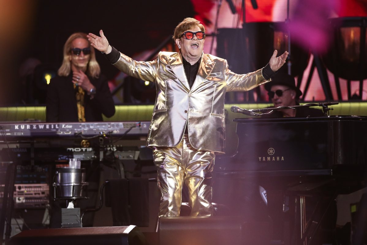 Elton John: Η ξεκαρδιστική απάντηση μετά τις επικρίσεις για τη βρώμικη κουζίνα του