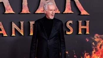 Ο Τζέιμς Κάμερον έγινε δισεκατομμυριούχος λίγο πριν την πρεμιέρα του «Avatar: Fire and Ash»