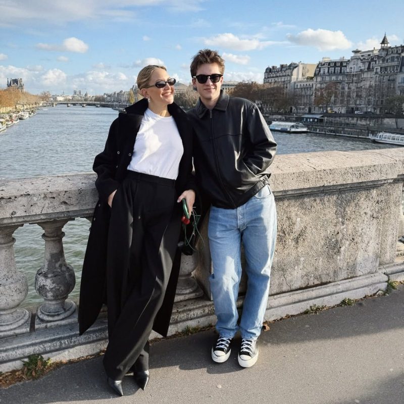 H Kate Hudson έκανε το μαύρο παλτό να δείχνει πιο στιλάτο από ποτέ