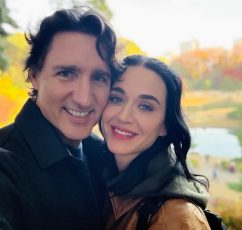 Russell Brand: Το «καρφί» για τη σχέση της Katy Perry με τον Justin Trudeau