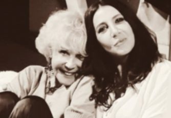 Μαρία Ελένη Λυκουρέζου: «Μανούλα μου εύχομαι εκεί που είσαι τώρα να συνεχίσεις να λάμπεις»