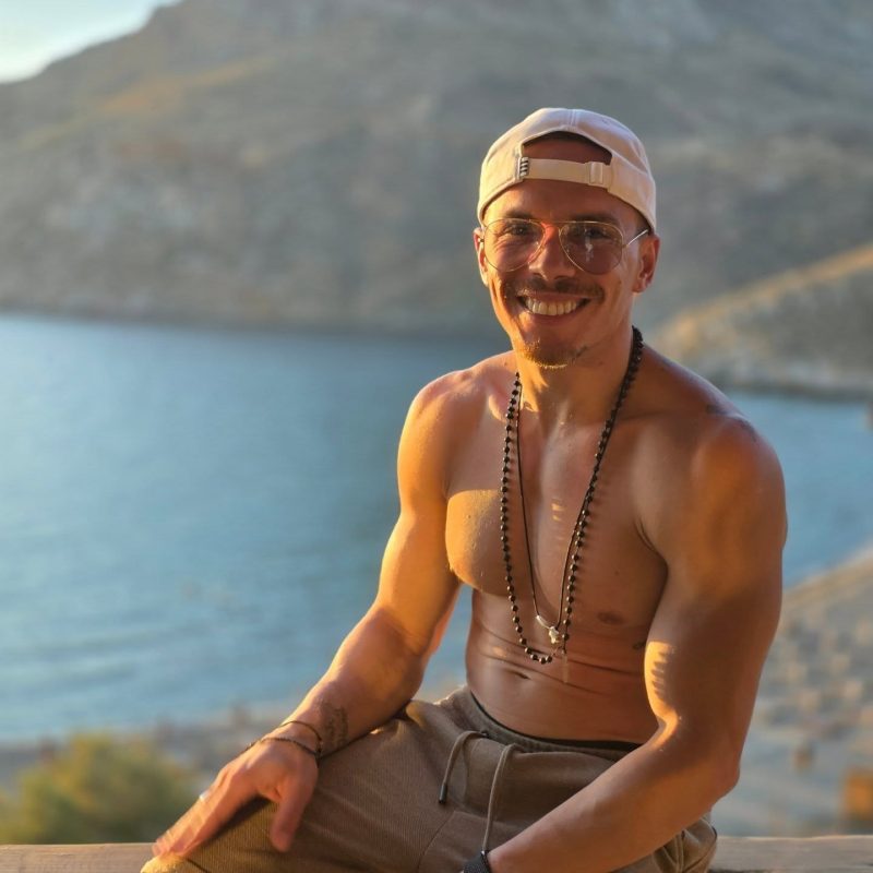 Λευτέρης Πετρούνιας: «Δεν μπορείς να φορτώνεις ένα 6χρονο με τέτοιο βάρος-Σε μένα μπορείς να πεις ό,τι θέλεις»