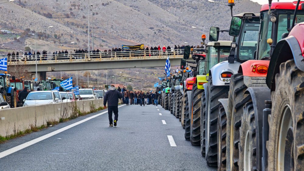 Κλιμακώνουν τις κινητοποιήσεις οι παραγωγοί στη Δυτική Μακεδονία – Σήμερα αποκλεισμός στον κόμβο Φιλώτα με τη συμμετοχή ιδιοκτητών ταξί