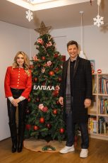 Χριστουγεννιάτικη γιορτή με τον Σάκη Ρούβα στον ξενώνα «Μαριάννα Β. Βαρδινογιάννη-ΕΛΠΙΔΑ»