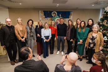 Χριστουγεννιάτικη γιορτή με τον Σάκη Ρούβα στον ξενώνα «Μαριάννα Β. Βαρδινογιάννη-ΕΛΠΙΔΑ»