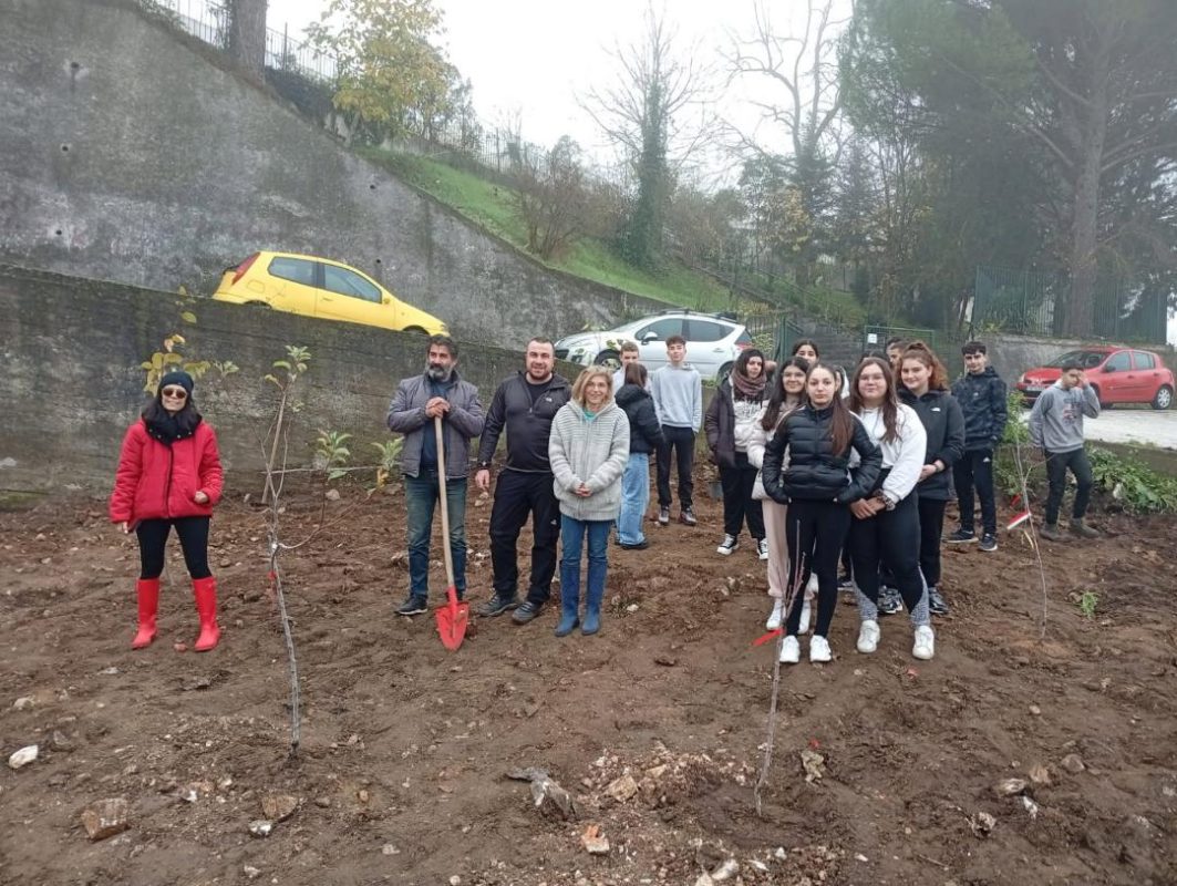 Δενδροφυτεύσεις από μαθητές και μαθήτριες σε χωριό της Ξάνθης