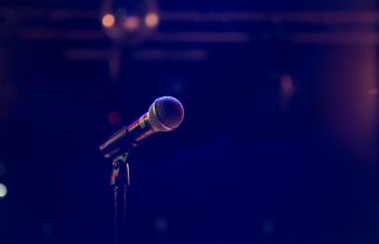 «Η αξιοπρέπεια δεν είναι διαπραγματεύσιμη» - Η ανάρτηση του άνδρα που θα καταγγείλει τον πασίγνωστο τραγουδιστή