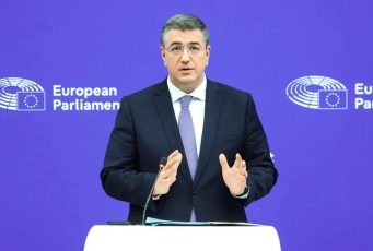 Τζιτζικώστας από το Στρασβούργο: «Σανίδα σωτηρίας για την ευρωπαϊκή αυτοκινητοβιομηχανία η νέα δέσμη μέτρων που υιοθετήσαμε»