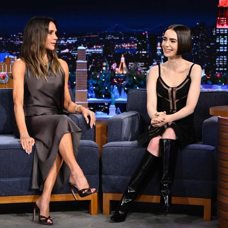 Η Victoria Beckham έκανε τη Lily Collins να δακρύσει – Αυτά είναι τα tips της Posh που θα μεταμορφώσουν το στιλ μας!