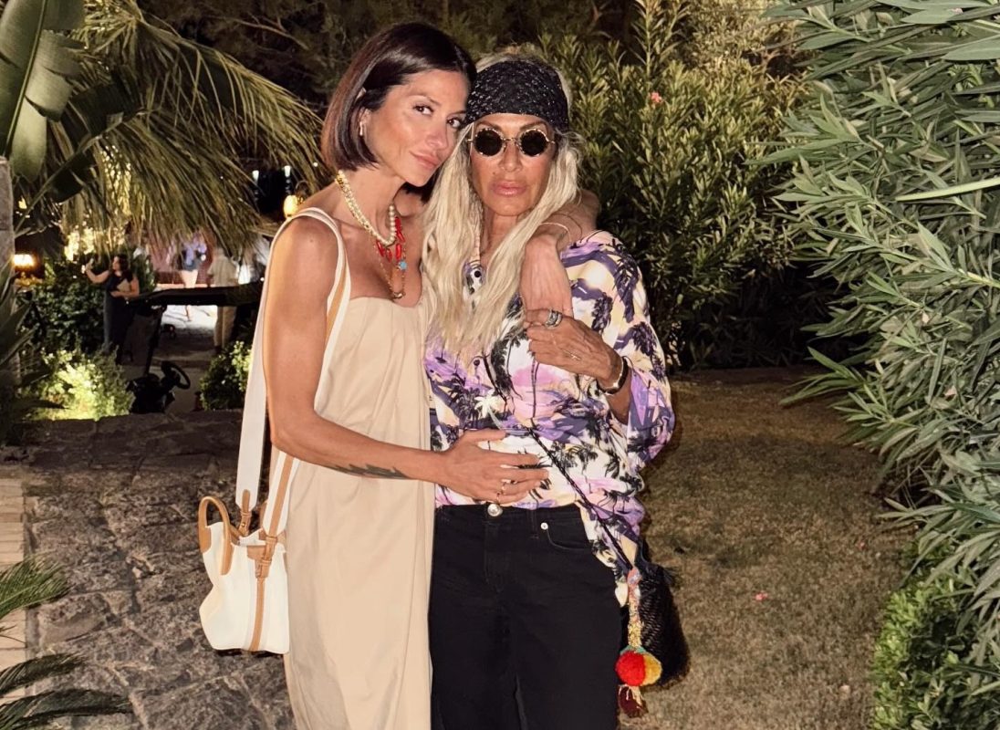 Γενέθλια για την Άννα Βίσση-Η έκπληξη που της έκανε η Σοφία Καρβέλα και τα εγγόνια της