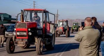 Παραμένουν στα αγροτοκτηνοτροφικά τους μπλόκα οι παραγωγοί της Δυτικής Μακεδονίας
