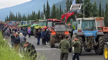 Αγρότες: Πολύωροι αποκλεισμοί και σήμερα στα τελωνεία Ευζώνων, Νίκης, Προμαχώνα και Εξοχής