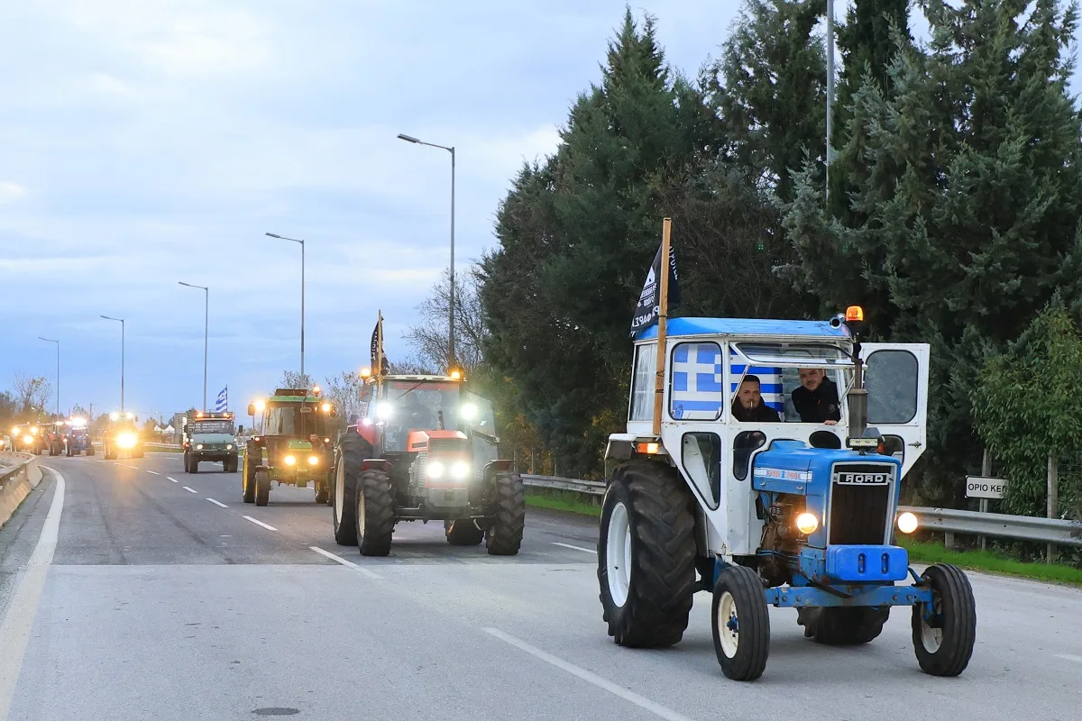 Αγροτικές κινητοποιήσεις: Πολύωροι αποκλεισμοί και σήμερα στα τελωνεία Ευζώνων, Νίκης, Προμαχώνα και Εξοχής