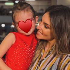 Αθηνά Οικονομάκου: Η τρυφερή φωτογραφία με την κορούλα της – «Αστέρι μου…»