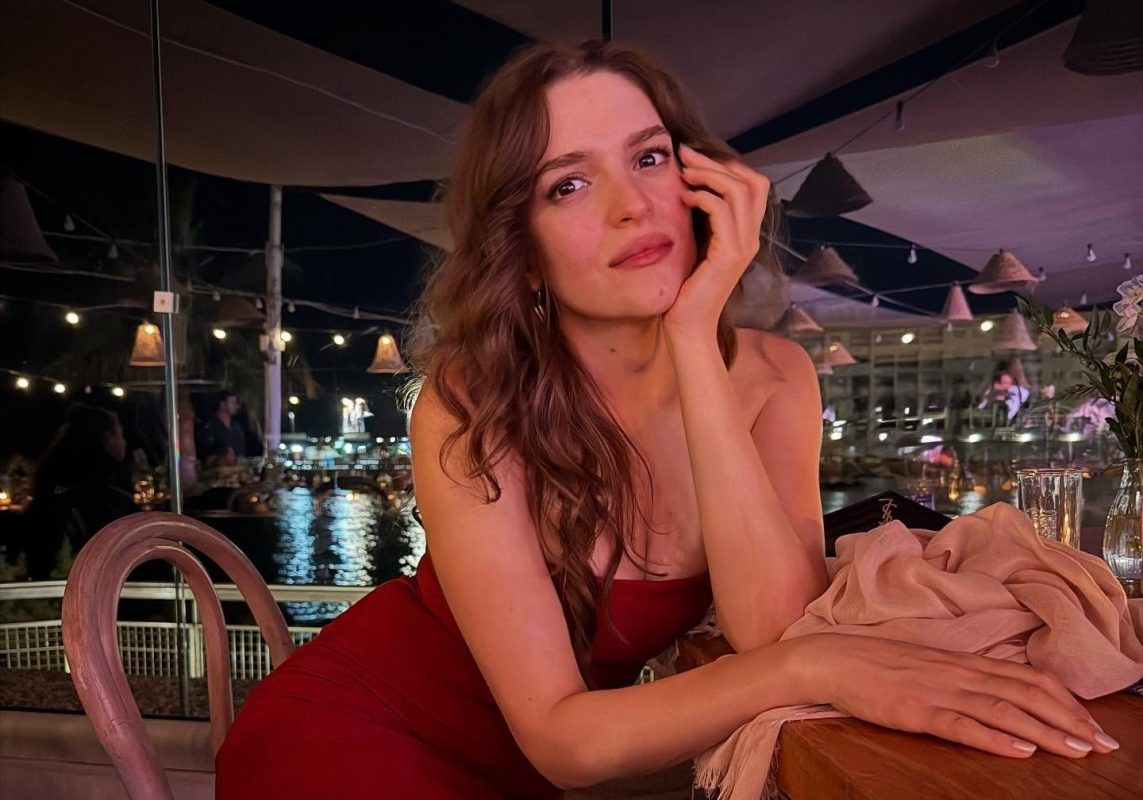 Καλλιόπη Χάσκα: Αχώριστη με τον σύντροφό της – Οι τρυφερές στιγμές στο πάρτι του Νίκου Ψαρρά