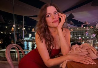 Καλλιόπη Χάσκα: Αχώριστη με τον σύντροφό της – Οι τρυφερές στιγμές στο πάρτι του Νίκου Ψαρρά