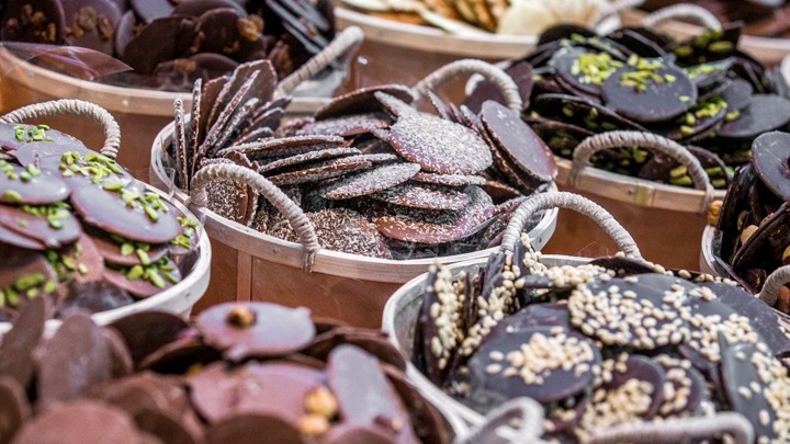 Έρευνα: Χημική ουσία στη μαύρη σοκολάτα μπορεί να επιβραδύνει τη γήρανση