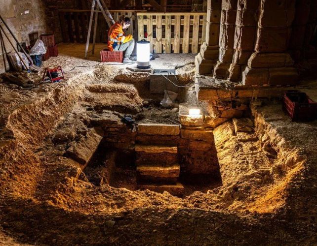 Ανακαλύφθηκε σφραγισμένος ταφικός θόλος στην Γαλλία