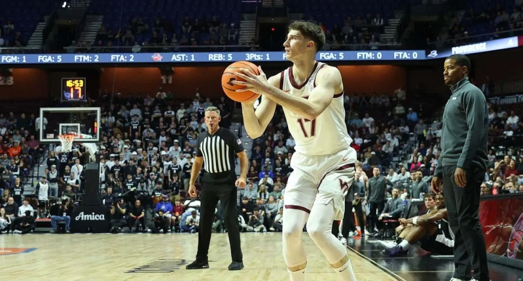 Ο Αβδάλας οδήγησε το Βιρτζίνια Τεκ στη νίκη με 30άρα – ΒΙΝΤΕΟ