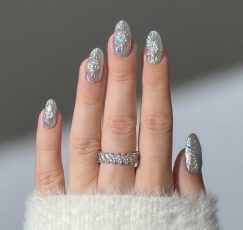 Ρεβεγιόν: Το απόλυτο μανικιούρ για να κλέψετε την παράσταση