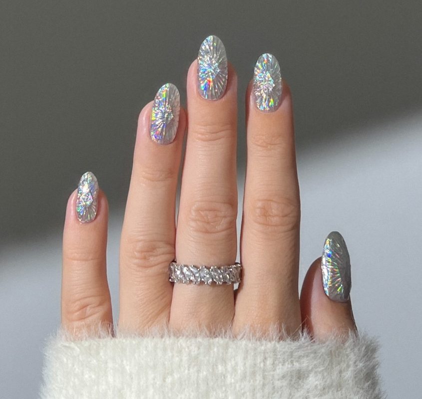 Ρεβεγιόν: Το απόλυτο μανικιούρ για να κλέψετε την παράσταση