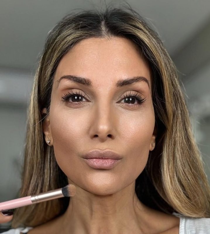 Πασίγνωστη ελληνίδα makeup artist αποκαλύπτει: Έτσι το concealer δεν «σπάει» και δεν «κάθεται» στις ρυτίδες